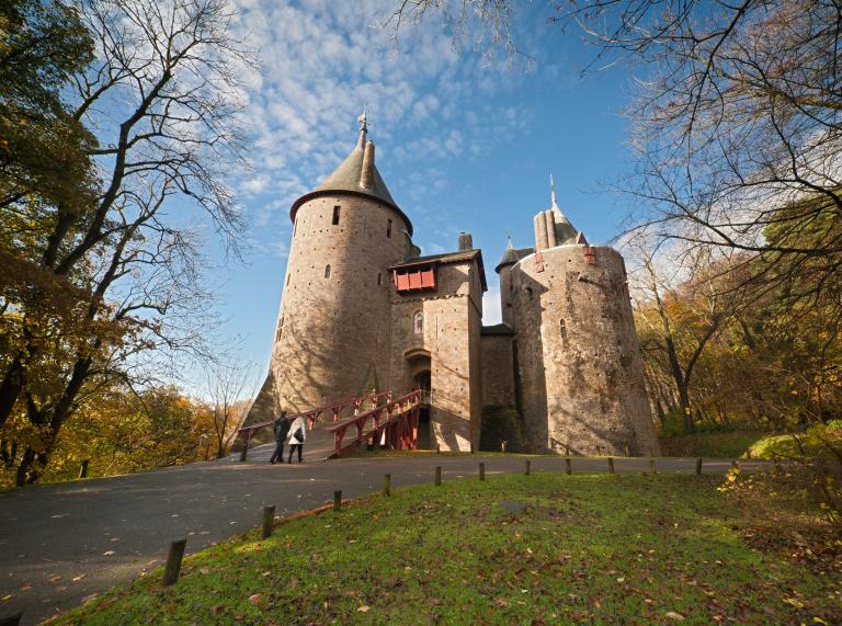 Llun o flaen Castell Coch