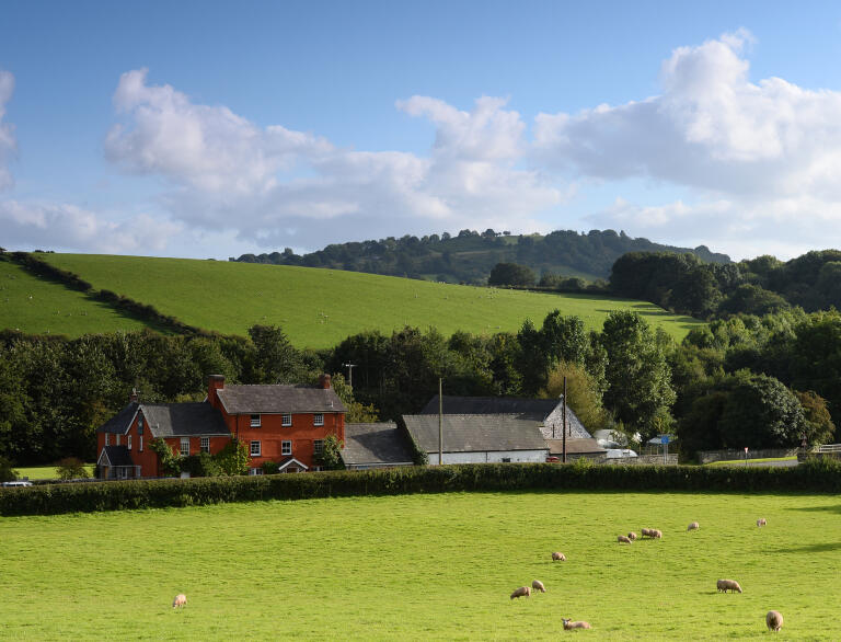 bwyty a gwesty mewn cefn gwlad.