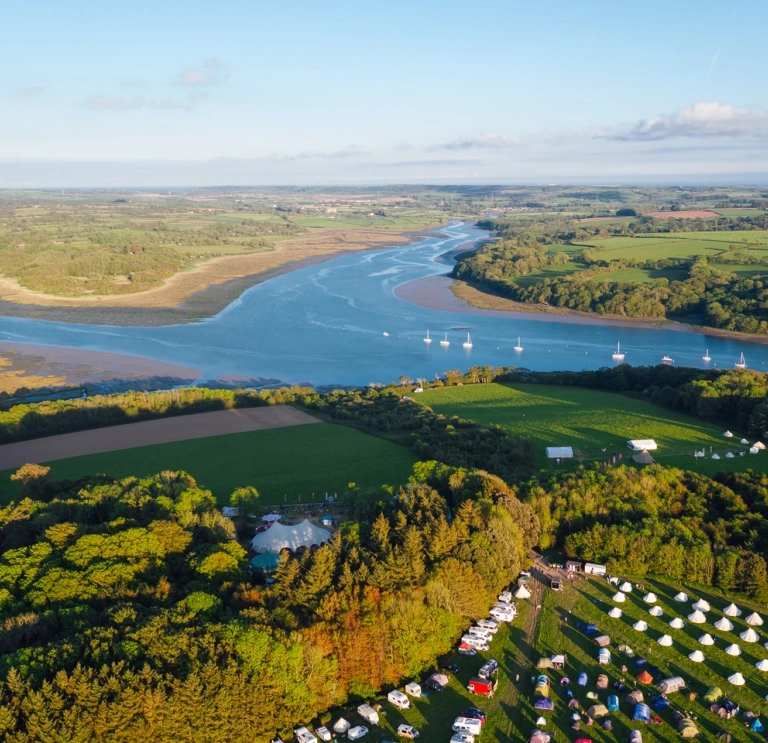 Glannau aber Cleddau, lle mae Afon Caeriw yn cwrdd ag Afon Creswell.